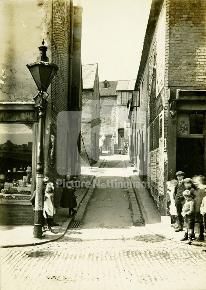 White Cow yard, Carter gate