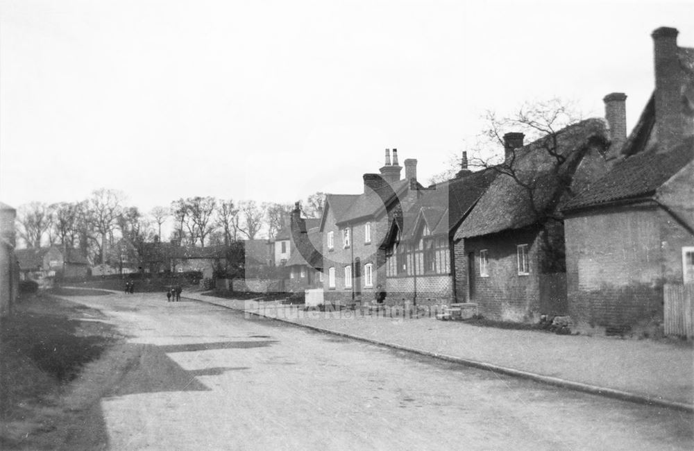 Clifton, Village lane