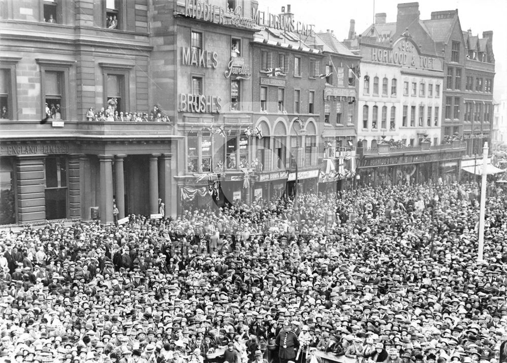 Crowds in the street, South Parade, Nottingham