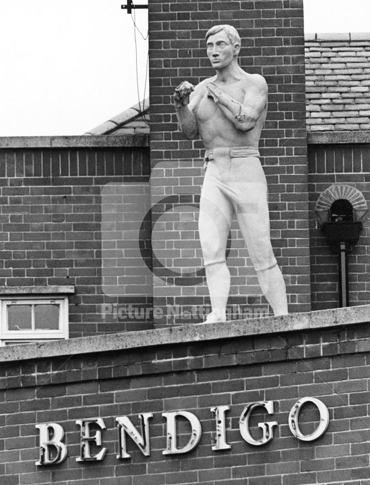 The Bendigo public house - Bendigo's Statue