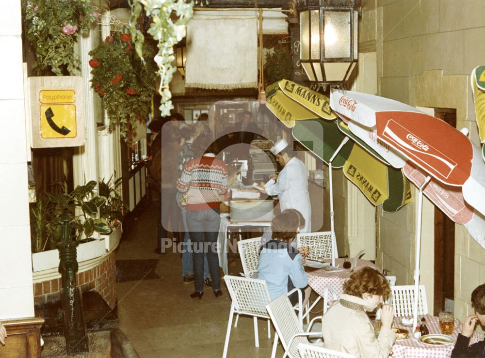 The Flying Horse Hotel, Interior, Entrance passageway