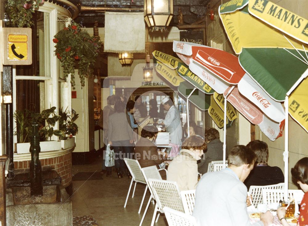 The Flying Horse Hotel, Interior, Entrance passageway