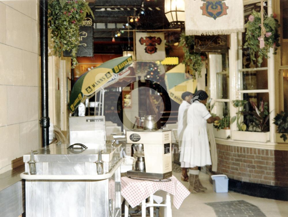 The Flying Horse Hotel, Interior, Entrance passageway