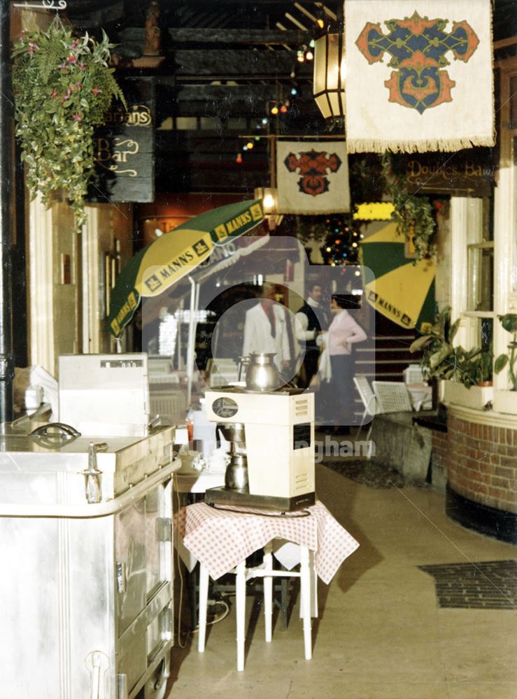 The Flying Horse Hotel, Interior, Entrance passageway