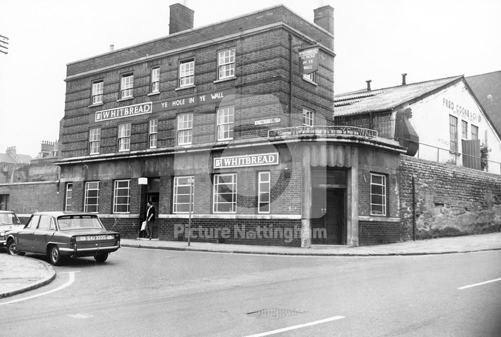 Ye Hole in Ye Wall public house