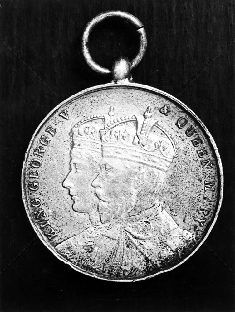 King George V and Queen Mary Medal issued for the opening ceremony of the New University of Nottingh