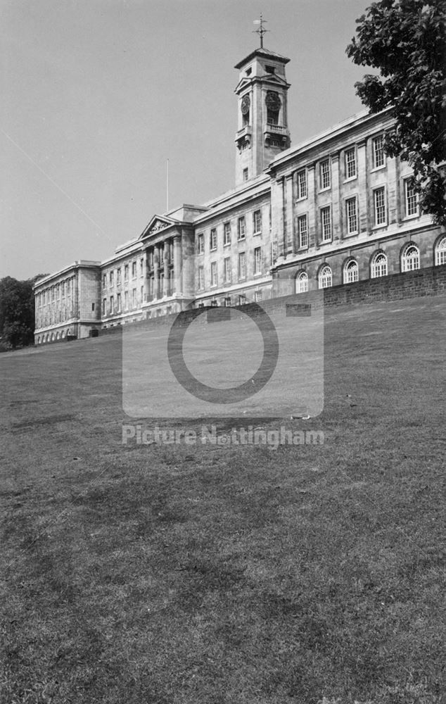 Looking through archway into quadrangle - Trent Building - University of Nottingham