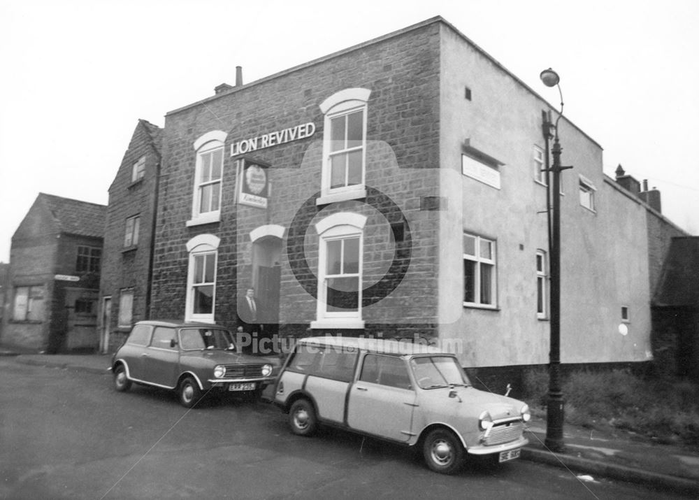 Lion Revived public house, Robinson's Hill, Bulwell, 1995