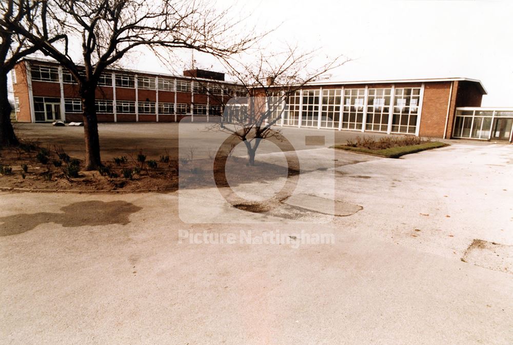 Mundella School - exterior