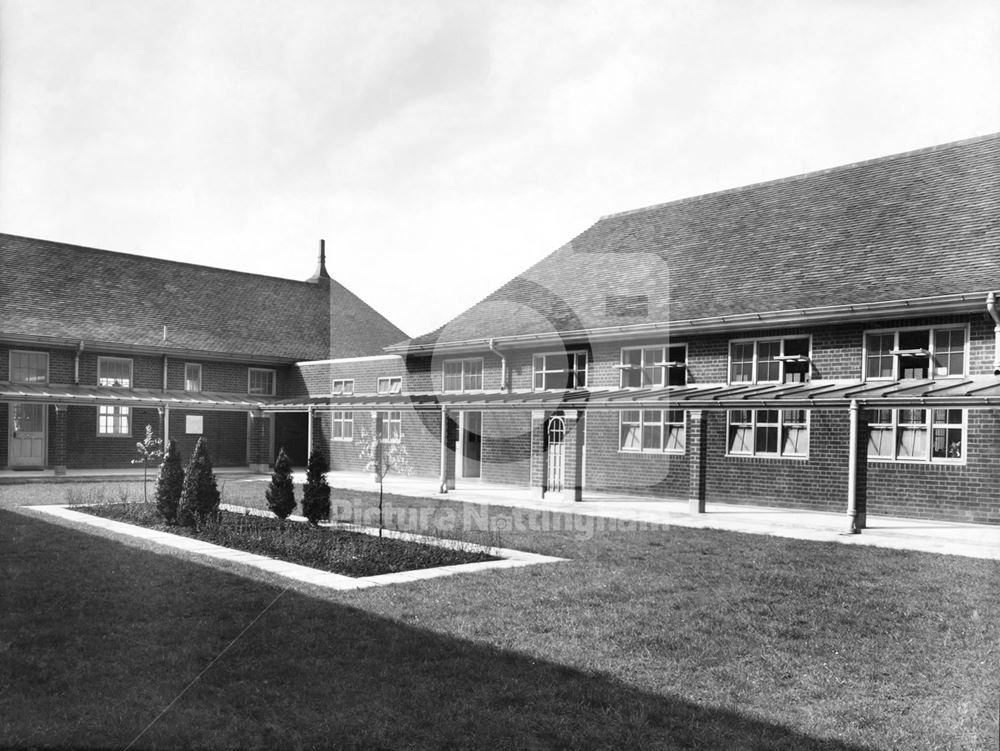 Pierrepont Senior Girls School - West Courtyard