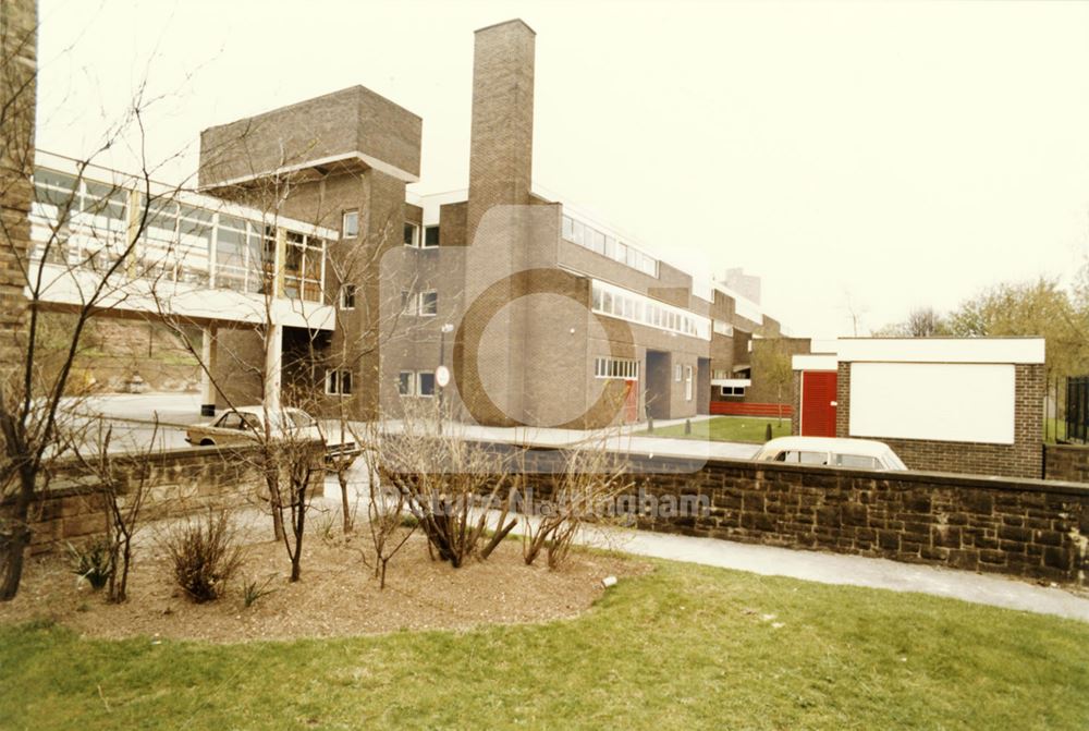 Forest Fields College -exterior front