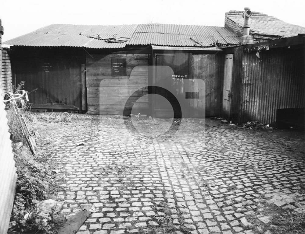 Yard and lock-up garages to the rear of 197 Arkwright Street