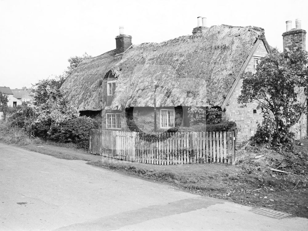 55 Village Street, 'Cruck Cottage', Clifton, prior to demolition