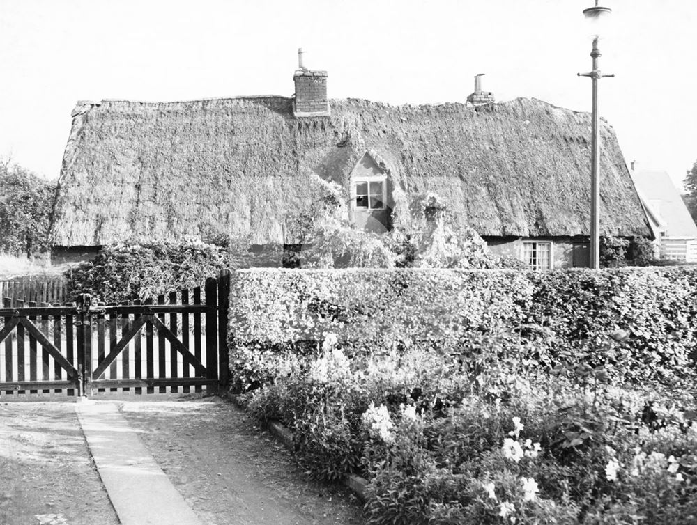 'Cruck Cottage', 55 Village Street (Road), Clifton, prior to demolition