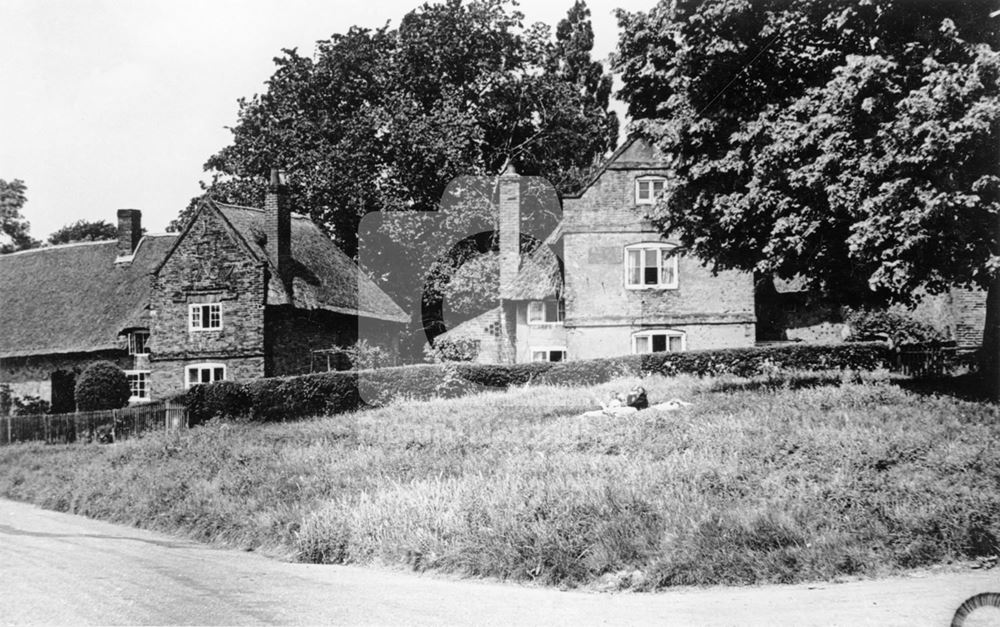 Old thatched cottages - Clifton Village