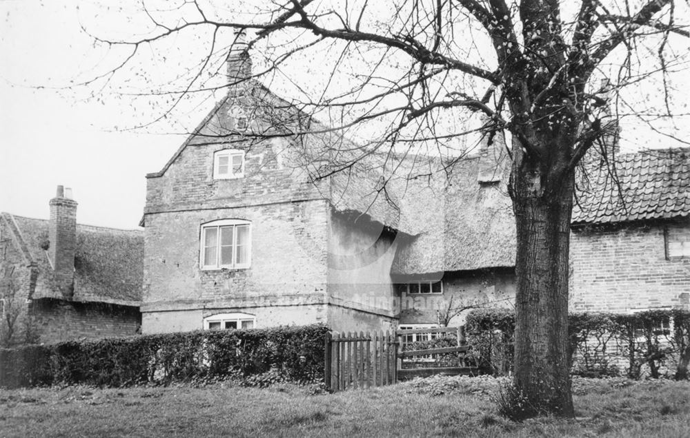 Old thatched cottages - Clifton Village