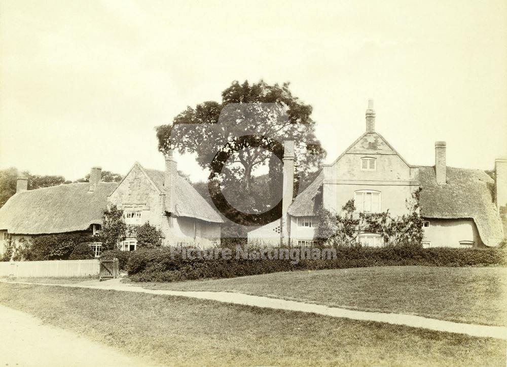 Old thatched cottages - Clifton Village