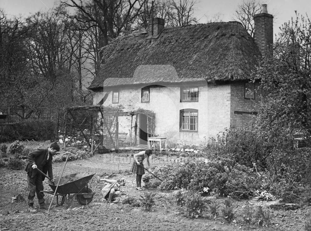 A timber-framed thatched cottage - Clifton Village