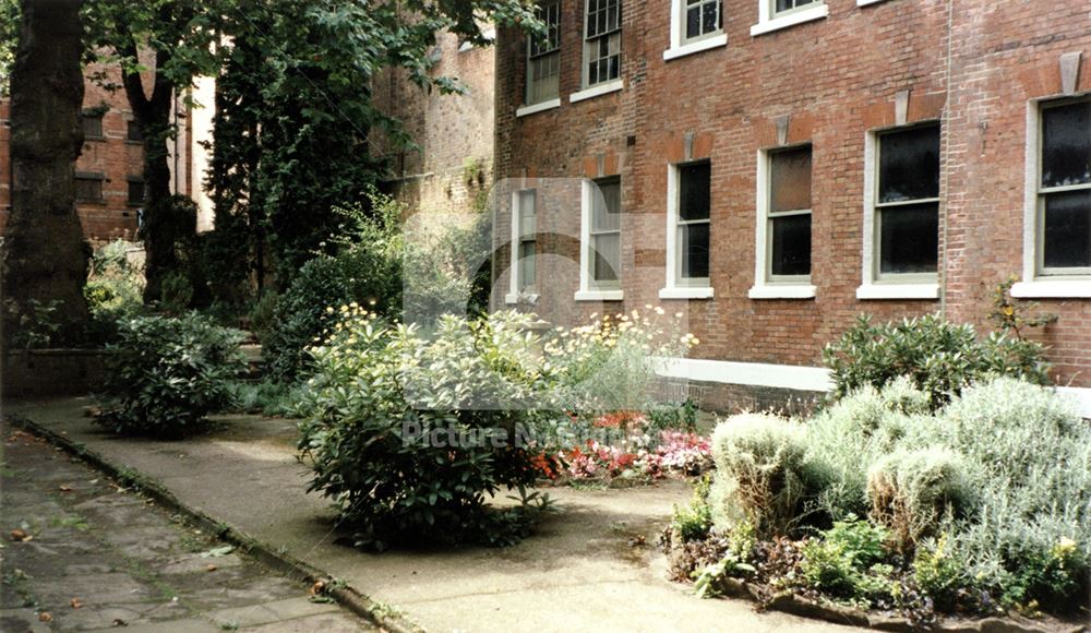 Bromley House, Angel Row -garden