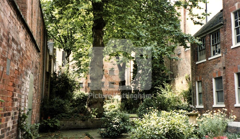 Bromley House, Angel Row -garden