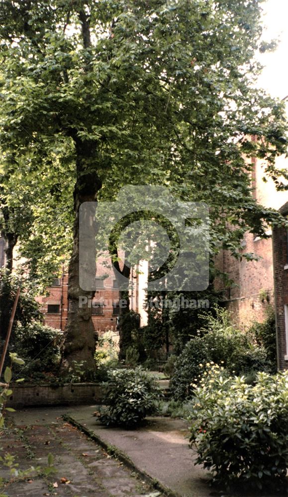 Bromley House, Angel Row -garden