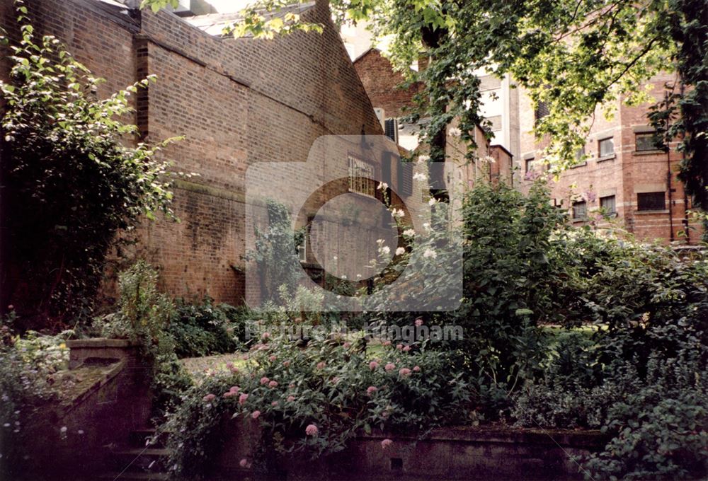 Bromley House, Angel Row -garden