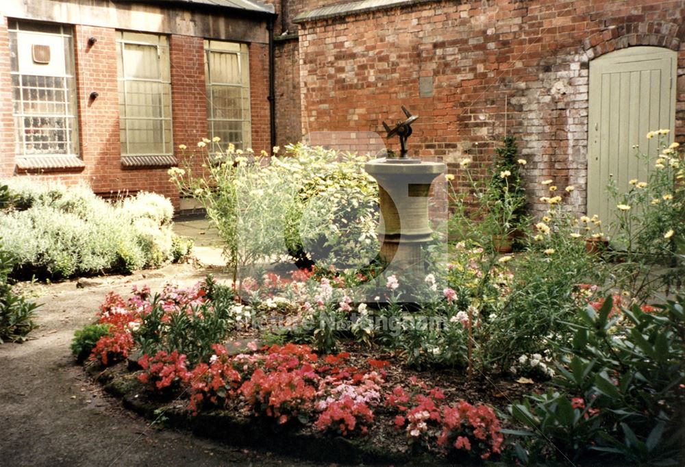 Bromley House, Angel Row -garden