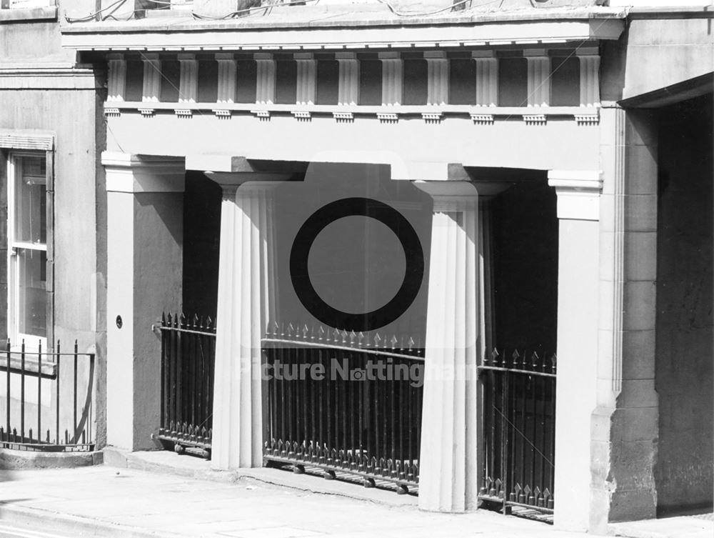 Cast iron pillars, Judges' Lodgings