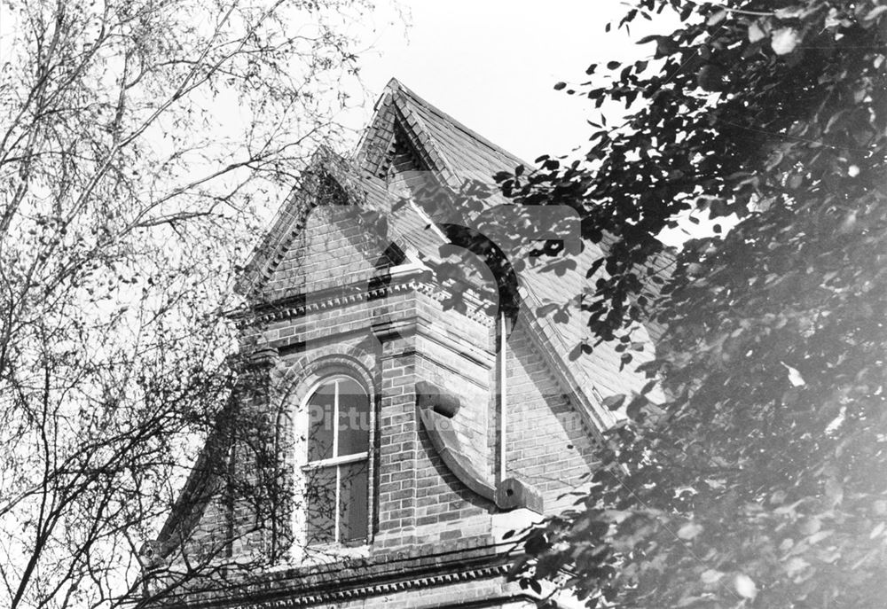 Detail of upper-storey window, 2 Duke William Mount, The Park