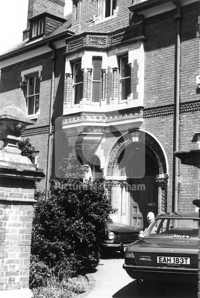 Oriel window and entrance to no. 1 Duke William Mount, The Park