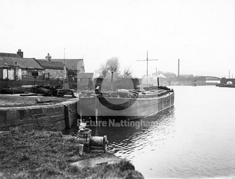 Entrance to Meadow Lane lock