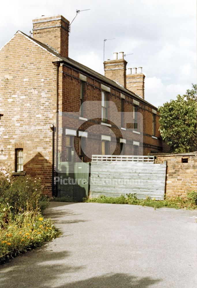 Front of houses by Clayton's Wharf boatyard, Nottingham Canal