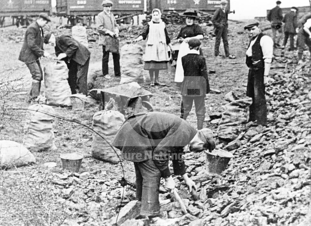 Coal Picking at Bestwood Colliery, Bestwood, Nottingham, 1912