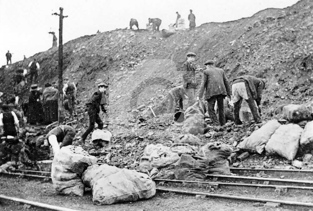 Coal Picking at Bestwood Colliery, Bestwood, Nottingham, 1912