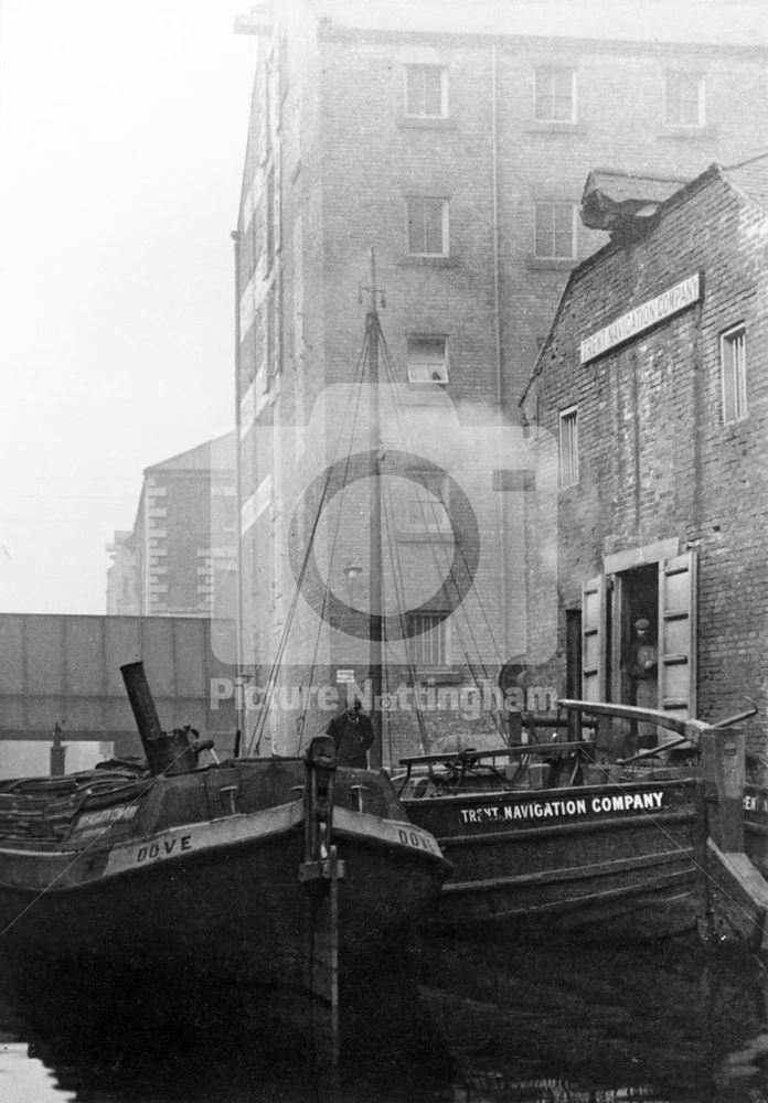 Barges at the Trent Navigation Company wharf on the Nottingham Canal, 1908