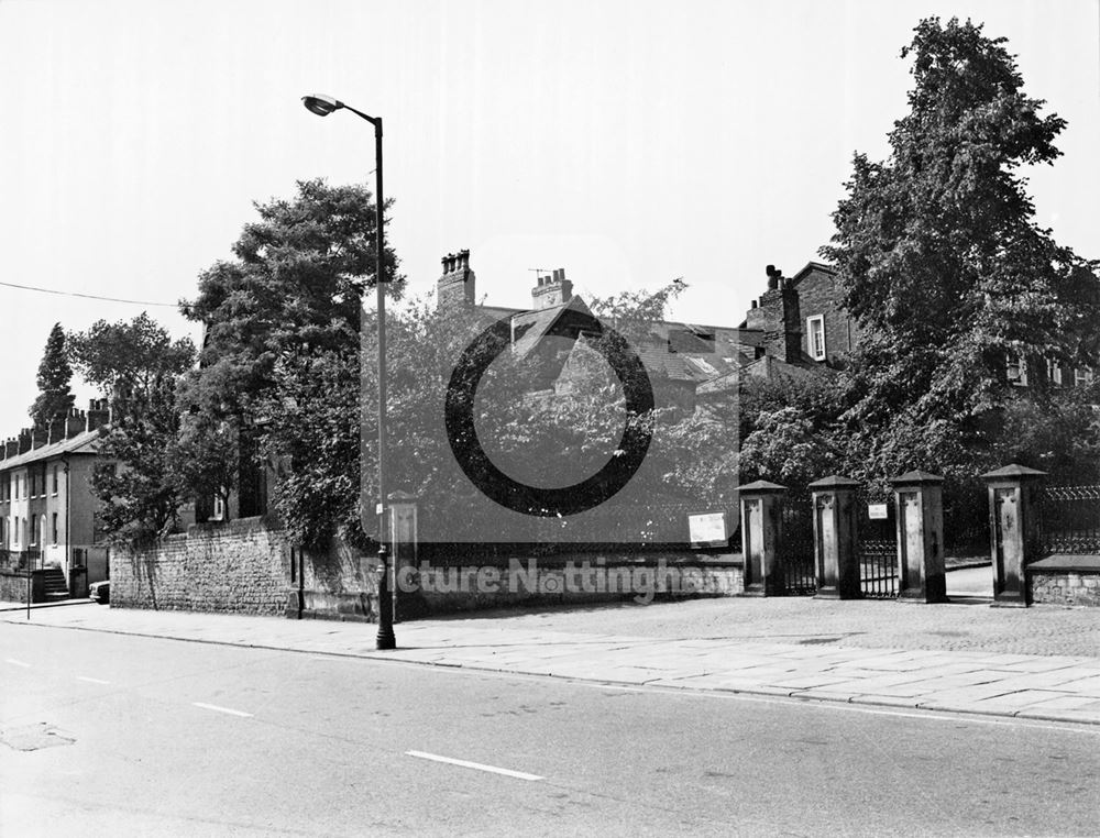 Arboretum, East entrance