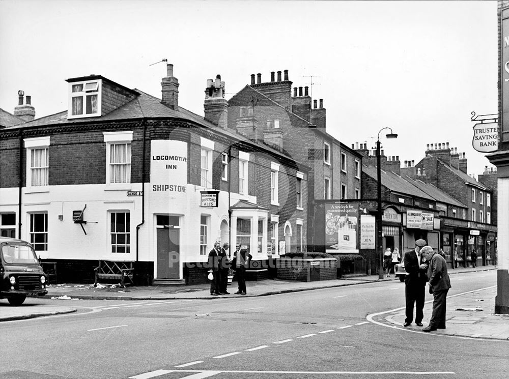 Men waiting for the Locomotive Inn to open, Wilford Road