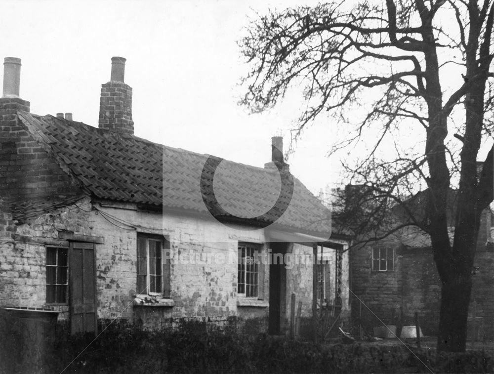 Old Cottage, Middle Avenue