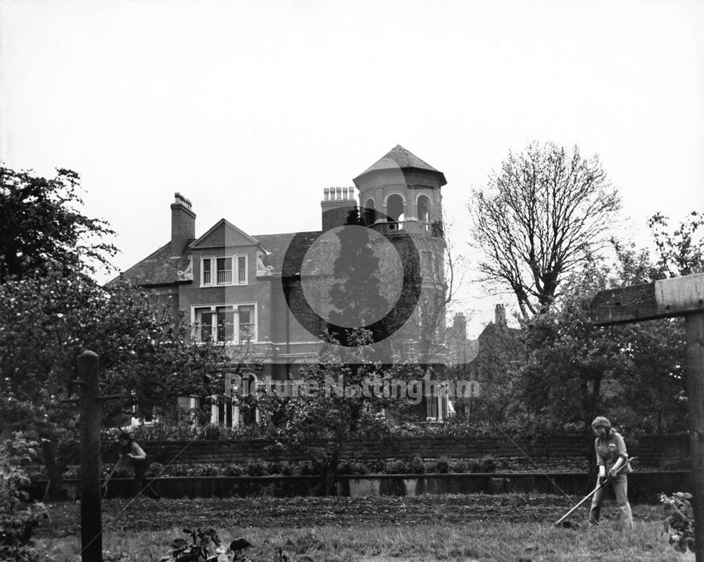 Peveril Towers, The Park