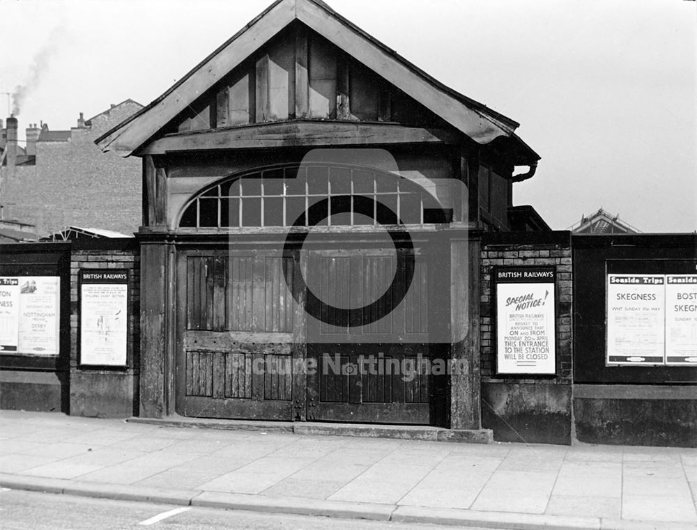 South entrance to Victoria Railway Station