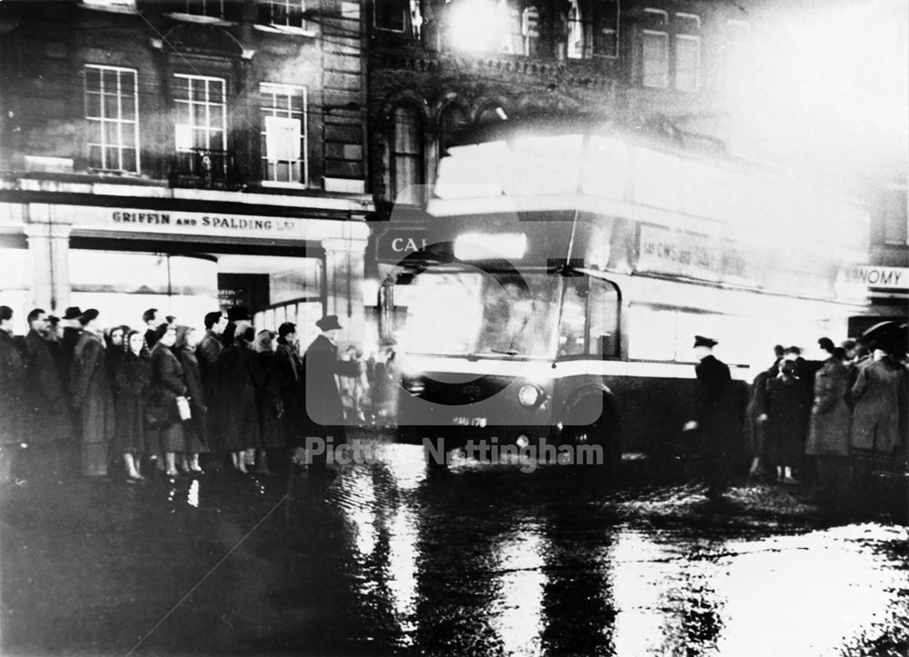 Bus queues in the rain