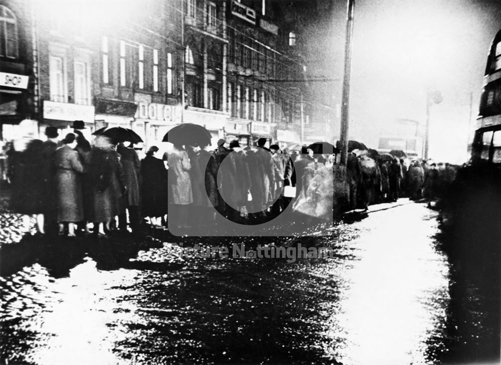 Bus queues in the rain