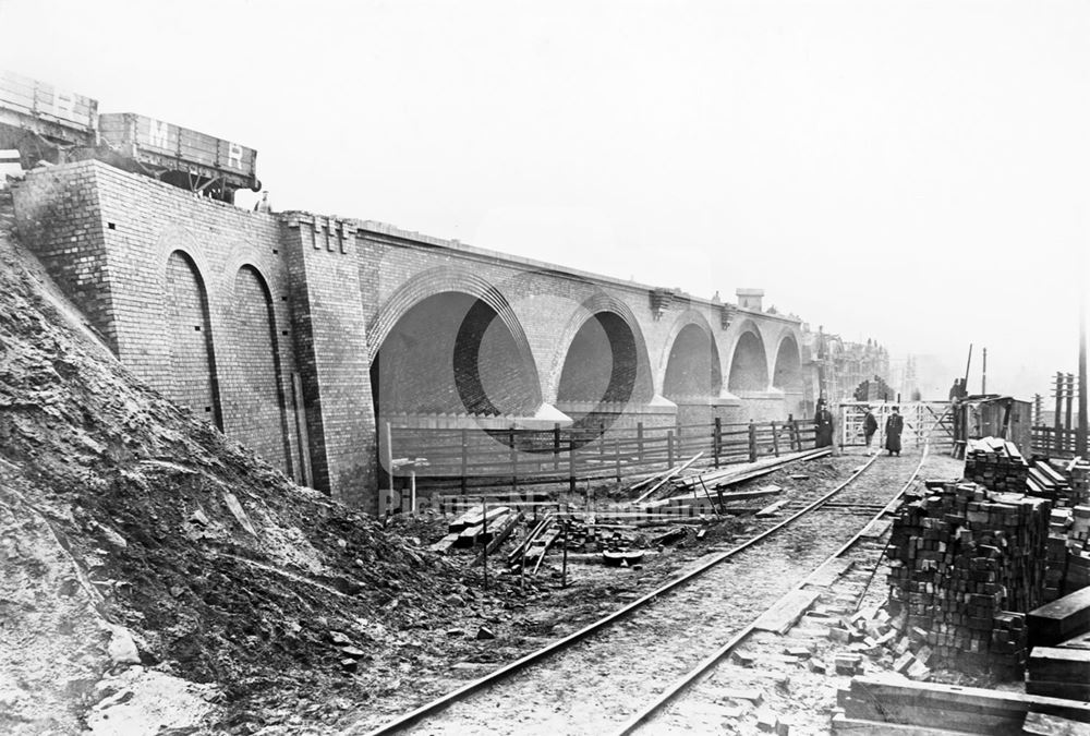 Construction of the Bulwell viaduct, c 1898