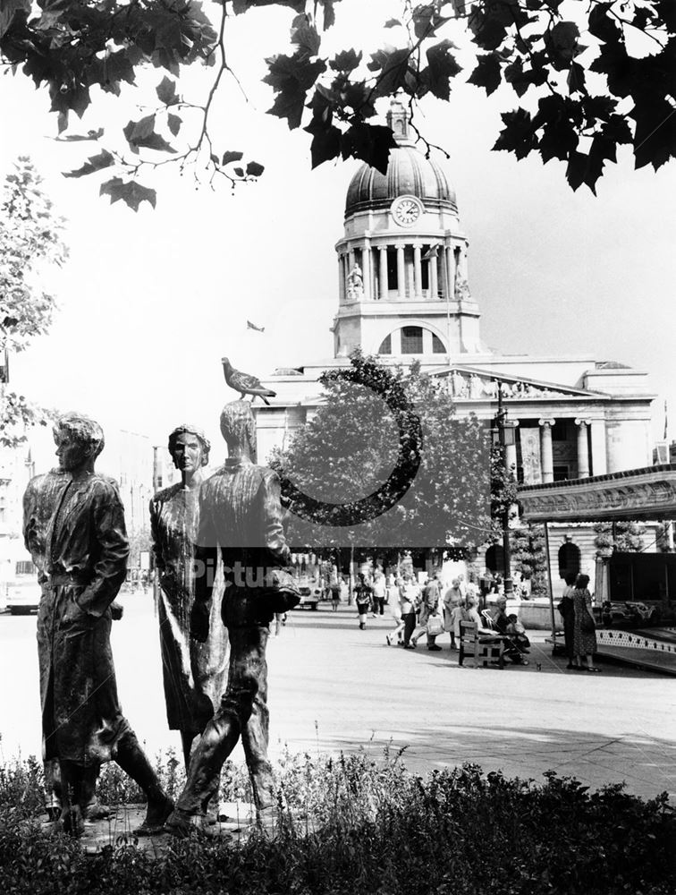 Statues 'Quartet' and Council House