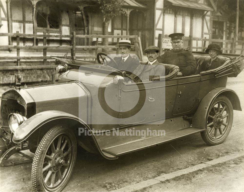 Motor car and passengers outside Bulwell Common Golf Club