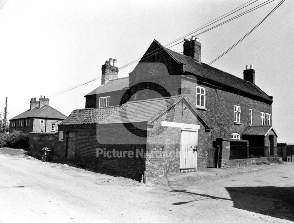 Hills Farm, Main Road