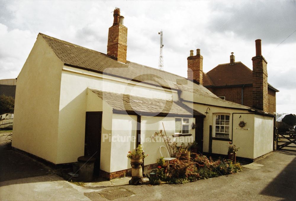 The Cottage: Lenton Boatyard, Clayton's Wharf, Nottingham Canal