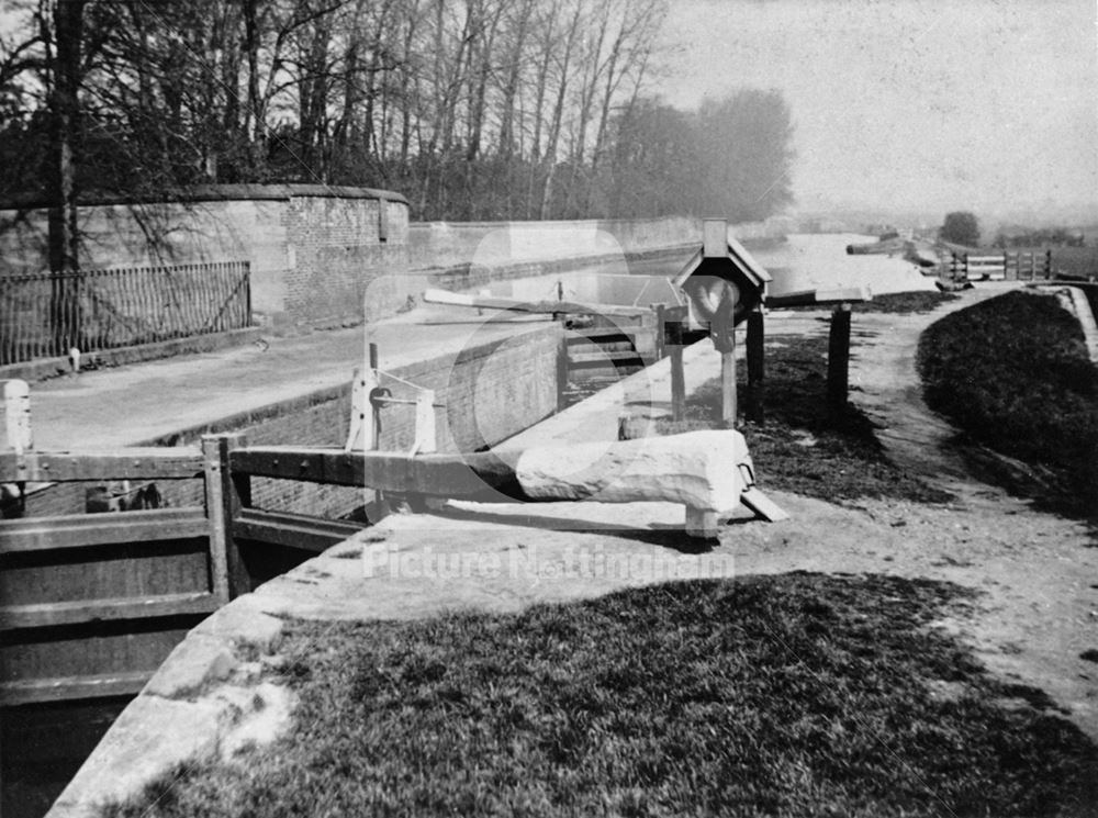 Lock on the Nottingham Canal near the Wollaton Park Gates, Derby Road (looking north)