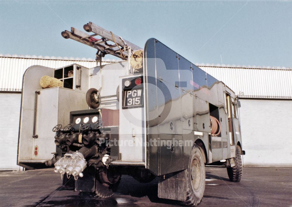 'Green Goddess' fire appliance, Carlton, 1977