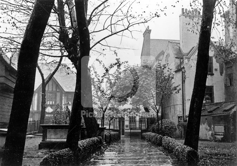 St Nicholas' Churchyard looking towards the Royal Children Public House